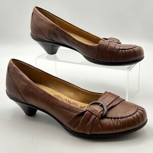 Sofft Pumps Womens 7.5 Brown Leather Buckle Pleated Kitten Heel Office Classic